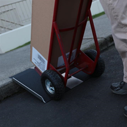 Image of TRAVERSE™ Curb Plate 25