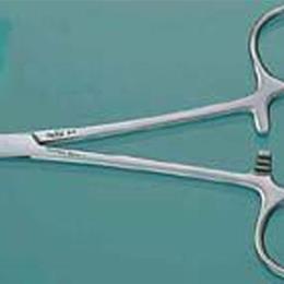 Derf Needle Holder Serrated 5 - Miltex